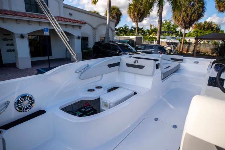 Thumbnail 12 for New 2022 Hurricane SunDeck Sport SS 185 OB boat for sale in West Palm Beach, FL