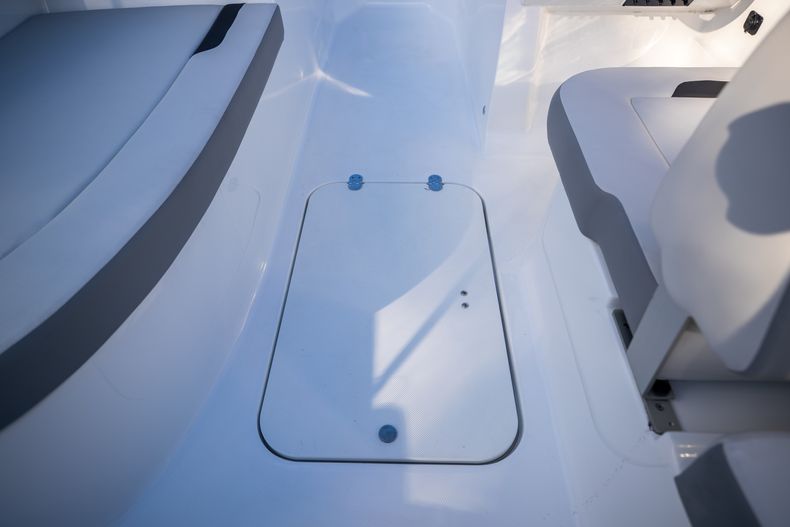 Thumbnail 19 for New 2022 Hurricane SunDeck Sport SS 185 OB boat for sale in West Palm Beach, FL