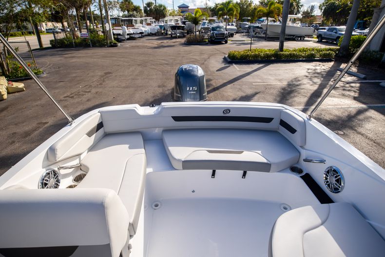 Thumbnail 9 for New 2022 Hurricane SunDeck Sport SS 185 OB boat for sale in West Palm Beach, FL