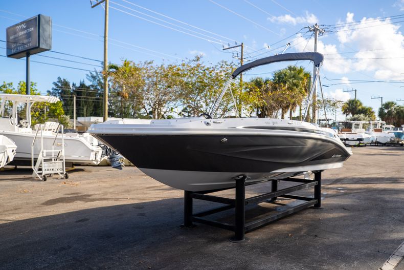 Thumbnail 3 for New 2022 Hurricane SunDeck Sport SS 185 OB boat for sale in West Palm Beach, FL