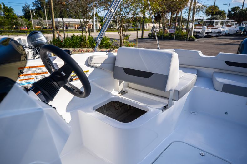 Thumbnail 18 for New 2022 Hurricane SunDeck Sport SS 185 OB boat for sale in West Palm Beach, FL