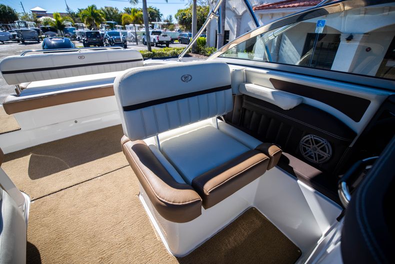 Thumbnail 33 for Used 2018 Cobalt 25SC boat for sale in West Palm Beach, FL