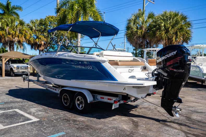 Thumbnail 7 for Used 2018 Cobalt 25SC boat for sale in West Palm Beach, FL