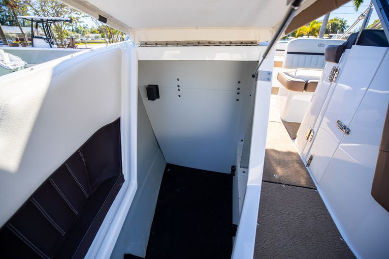 Thumbnail 42 for Used 2018 Cobalt 25SC boat for sale in West Palm Beach, FL
