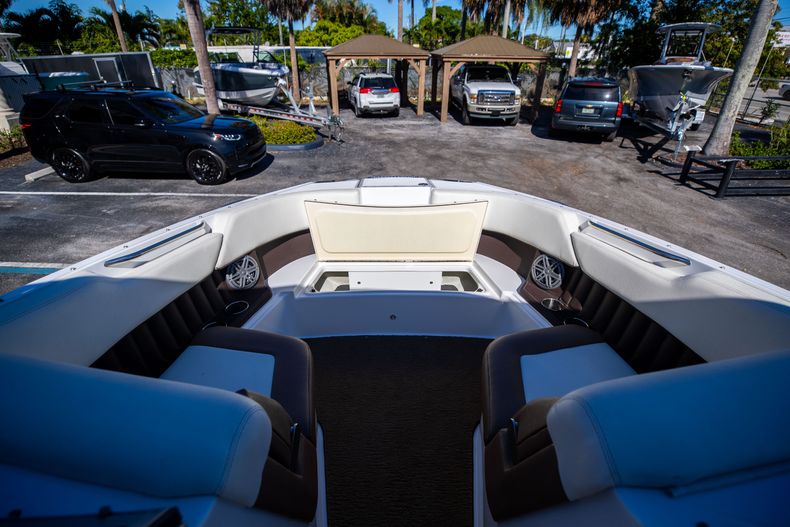 Thumbnail 38 for Used 2018 Cobalt 25SC boat for sale in West Palm Beach, FL