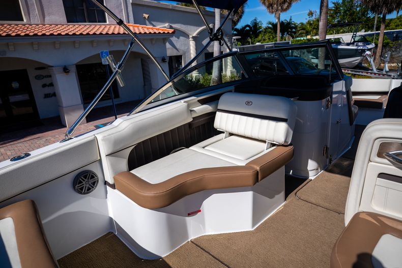 Thumbnail 21 for Used 2018 Cobalt 25SC boat for sale in West Palm Beach, FL