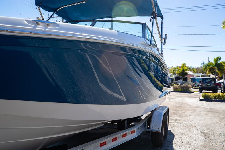 Thumbnail 5 for Used 2018 Cobalt 25SC boat for sale in Stuart, FL