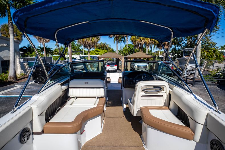 Thumbnail 16 for Used 2018 Cobalt 25SC boat for sale in West Palm Beach, FL