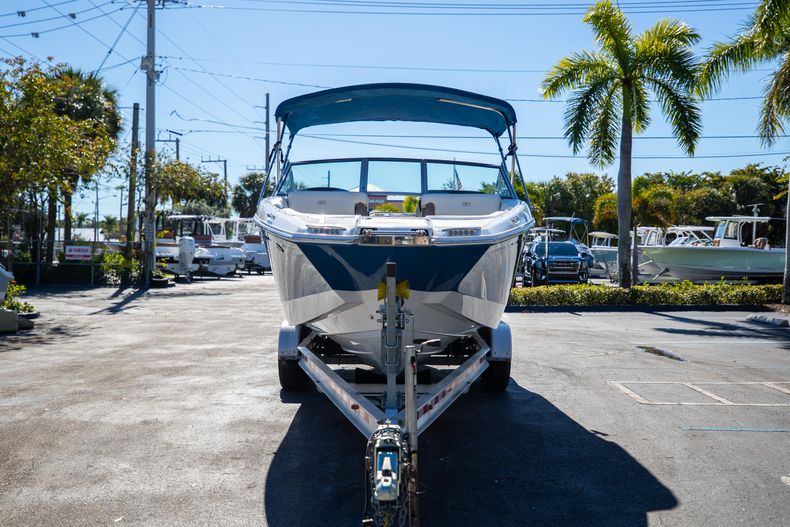 Thumbnail 3 for Used 2018 Cobalt 25SC boat for sale in Stuart, FL
