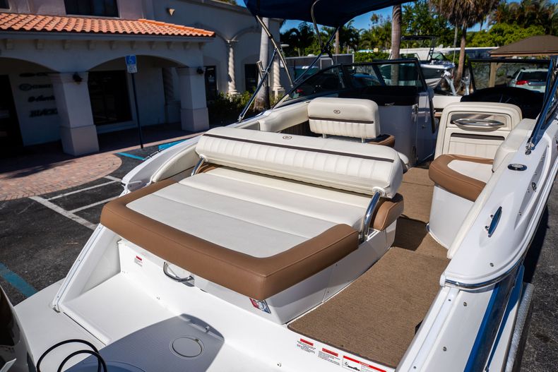 Thumbnail 13 for Used 2018 Cobalt 25SC boat for sale in West Palm Beach, FL
