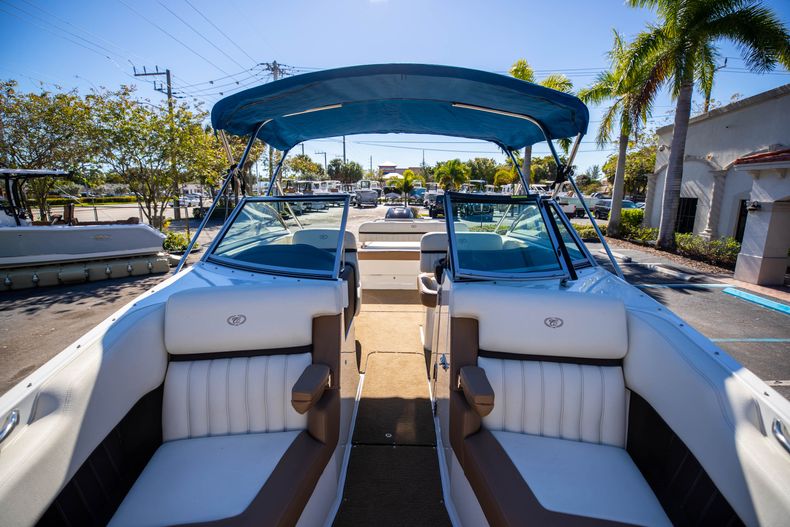 Thumbnail 41 for Used 2018 Cobalt 25SC boat for sale in Stuart, FL