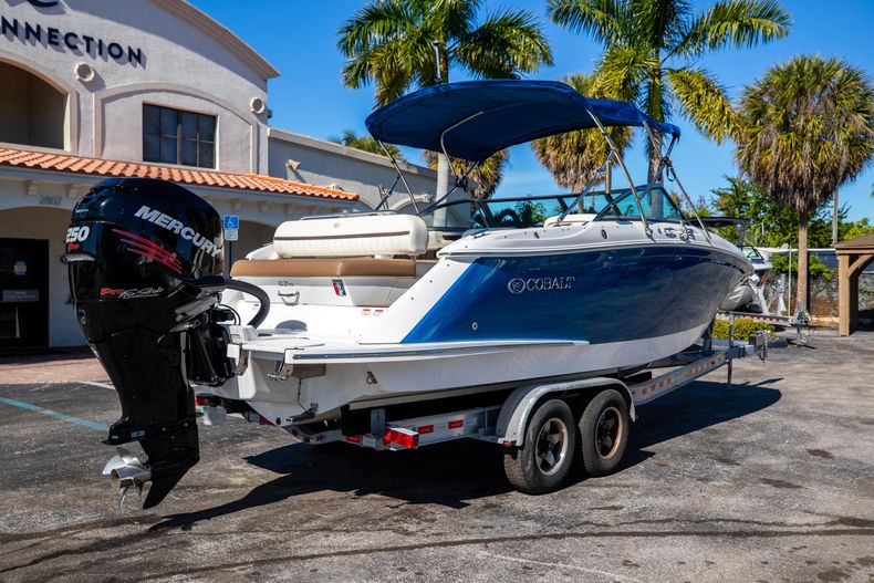 Thumbnail 10 for Used 2018 Cobalt 25SC boat for sale in Stuart, FL