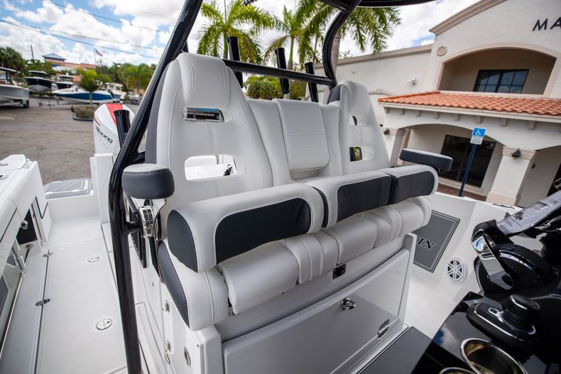 Thumbnail 40 for New 2022 Blackfin 332CC boat for sale in Fort Lauderdale, FL