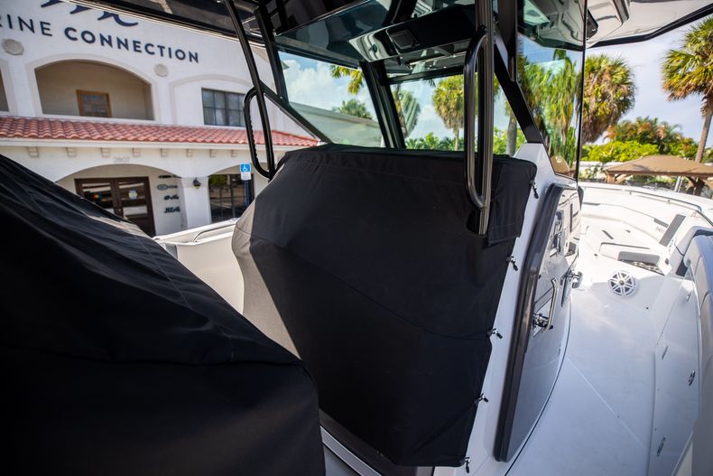 Thumbnail 60 for New 2022 Blackfin 332CC boat for sale in Fort Lauderdale, FL