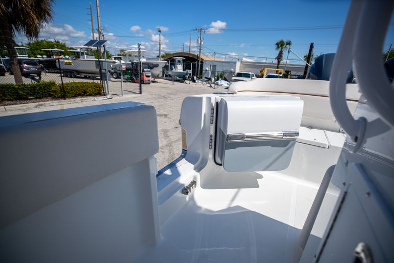 Thumbnail 17 for New 2022 Sea Hunt Escape 27 boat for sale in Vero Beach, FL