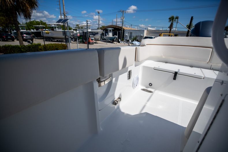 Thumbnail 16 for New 2022 Sea Hunt Escape 27 boat for sale in Vero Beach, FL