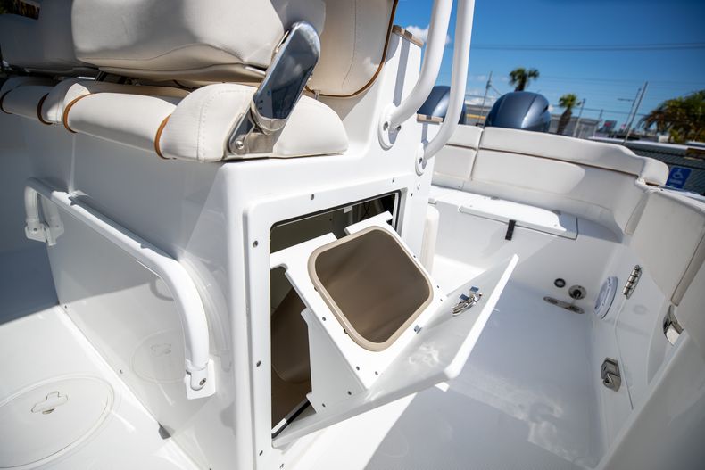 Thumbnail 24 for New 2022 Sea Hunt Escape 27 boat for sale in Vero Beach, FL