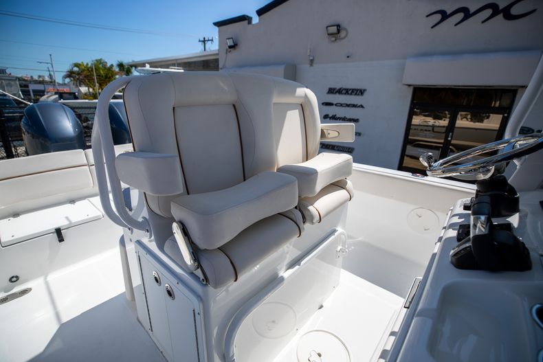 Thumbnail 31 for New 2022 Sea Hunt Escape 27 boat for sale in Vero Beach, FL