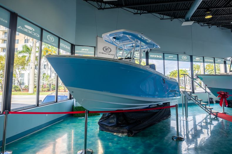 Thumbnail 3 for New 2022 Blackfin 222CC boat for sale in Aventura, FL