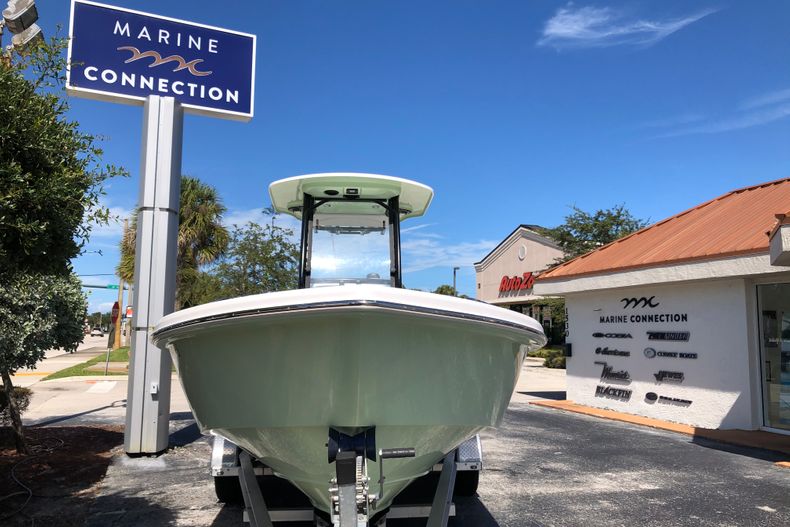 Thumbnail 2 for Used 2018 Everglades 243 boat for sale in Vero Beach, FL