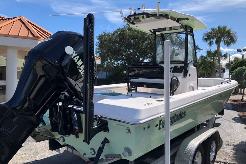 Thumbnail 6 for Used 2018 Everglades 243 boat for sale in Vero Beach, FL