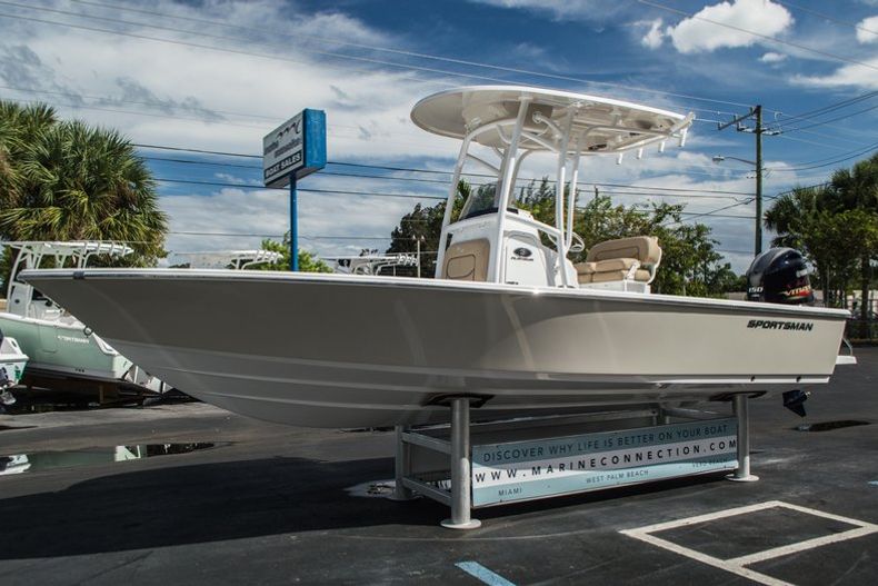 Thumbnail 3 for New 2016 Sportsman Masters 227 Bay Boat boat for sale in West Palm Beach, FL