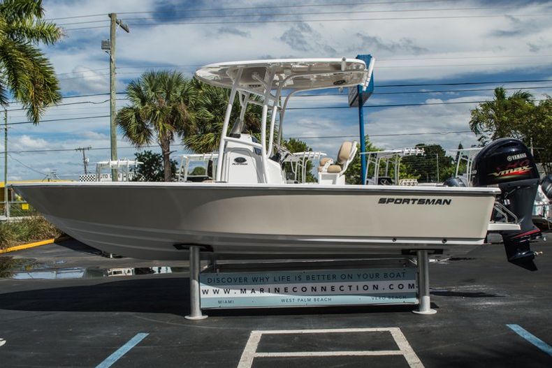 Thumbnail 4 for New 2016 Sportsman Masters 227 Bay Boat boat for sale in West Palm Beach, FL