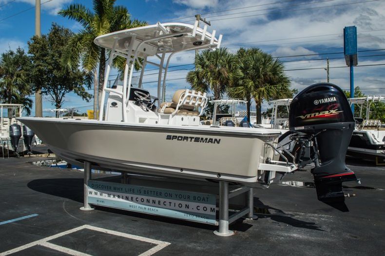 Thumbnail 5 for New 2016 Sportsman Masters 227 Bay Boat boat for sale in West Palm Beach, FL