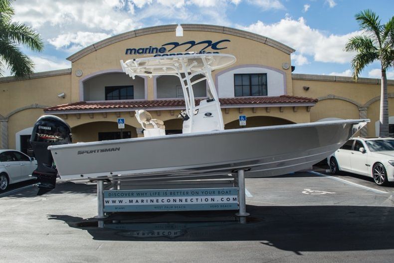 Thumbnail 8 for New 2016 Sportsman Masters 227 Bay Boat boat for sale in West Palm Beach, FL