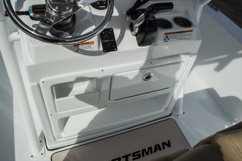 Thumbnail 36 for New 2016 Sportsman Masters 227 Bay Boat boat for sale in West Palm Beach, FL