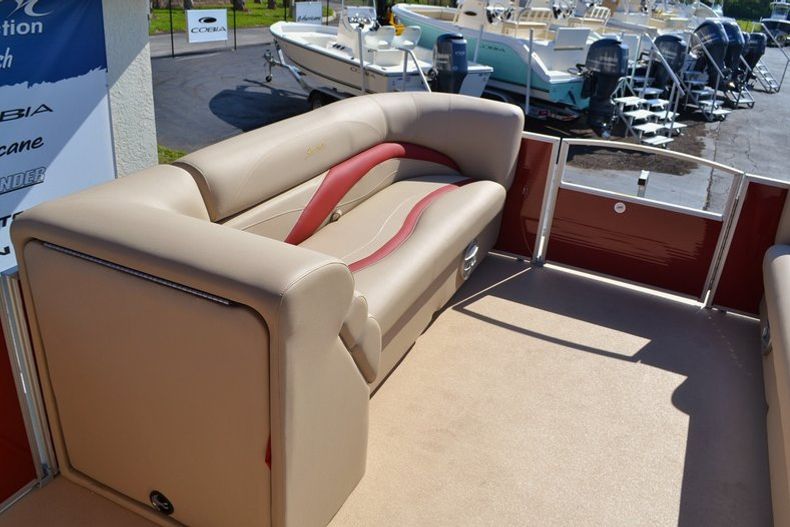 Thumbnail 21 for New 2014 Sweetwater Premium 220 Wet Bar 3 Gate boat for sale in Vero Beach, FL