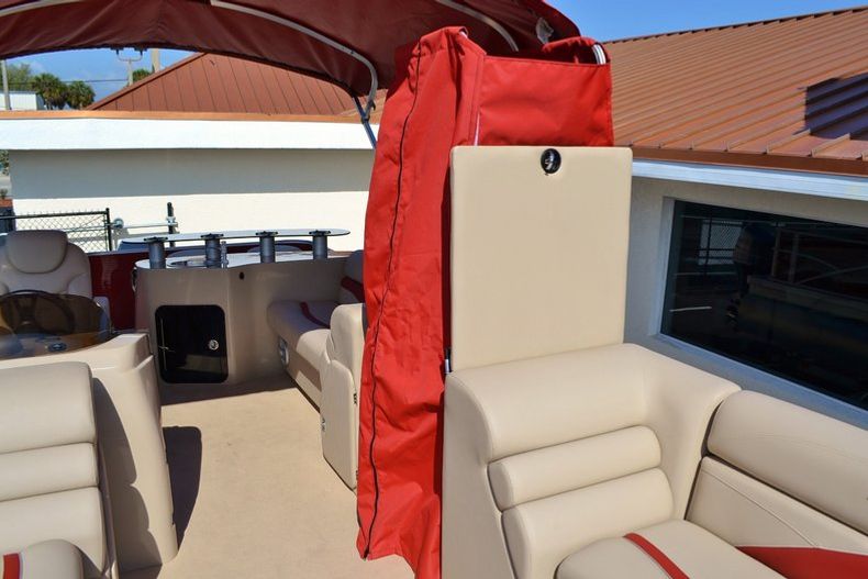 Thumbnail 26 for New 2014 Sweetwater Premium 220 Wet Bar 3 Gate boat for sale in Vero Beach, FL