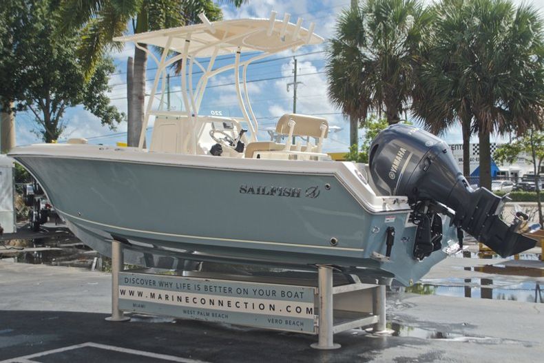 Thumbnail 5 for New 2017 Sailfish 220 CC Center Console boat for sale in West Palm Beach, FL