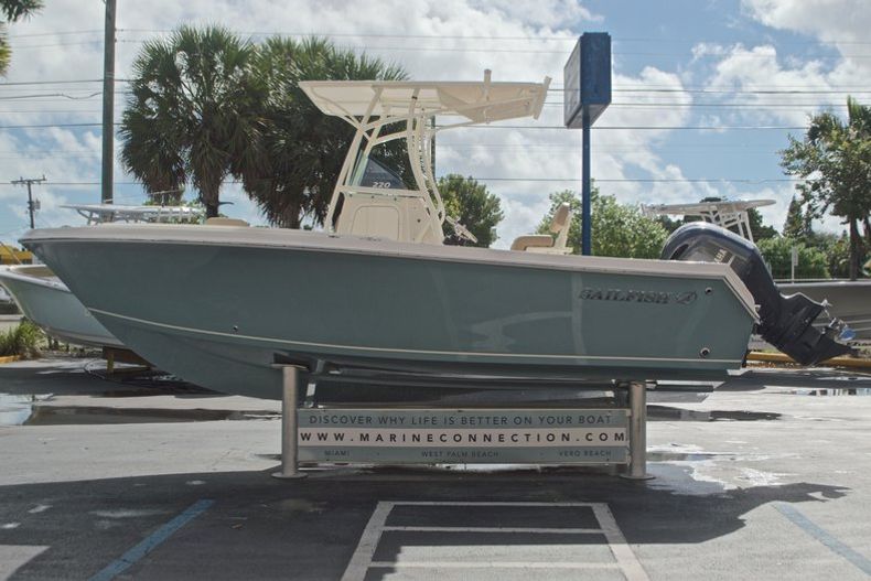 Thumbnail 4 for New 2017 Sailfish 220 CC Center Console boat for sale in West Palm Beach, FL