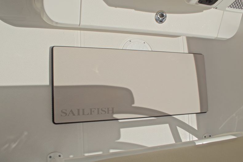 Thumbnail 32 for New 2017 Sailfish 220 CC Center Console boat for sale in West Palm Beach, FL