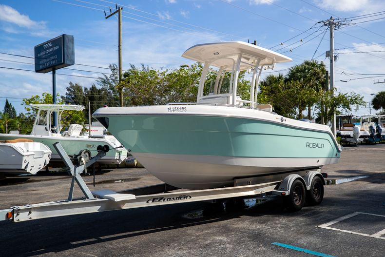 Thumbnail 4 for Used 2018 Robalo R222 Center Console boat for sale in West Palm Beach, FL