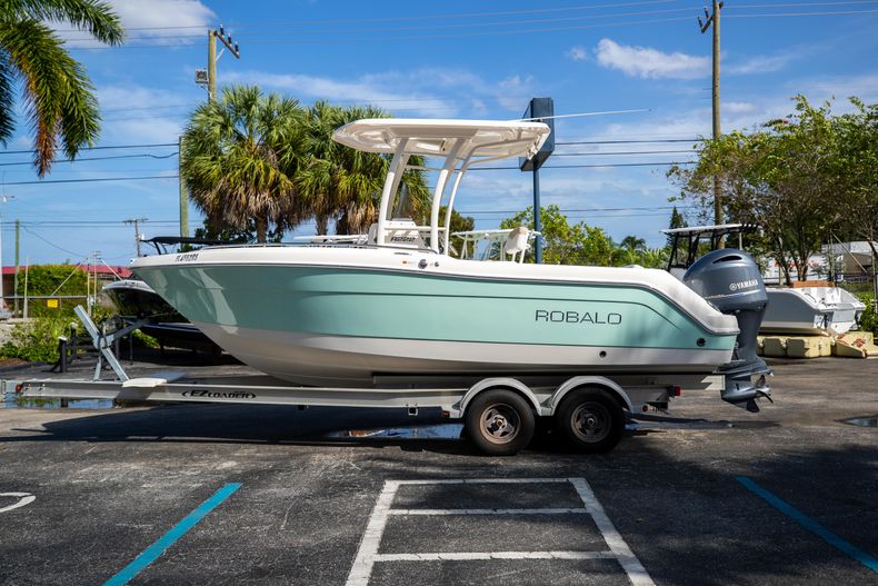 Thumbnail 6 for Used 2018 Robalo R222 Center Console boat for sale in West Palm Beach, FL