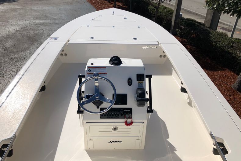 Thumbnail 11 for New 2022 Hewes Redfisher 21 boat for sale in Vero Beach, FL