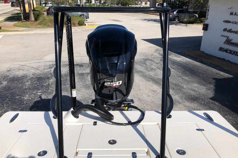 Thumbnail 21 for New 2022 Hewes Redfisher 21 boat for sale in Vero Beach, FL