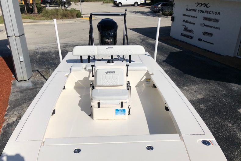 Thumbnail 18 for New 2022 Hewes Redfisher 21 boat for sale in Vero Beach, FL