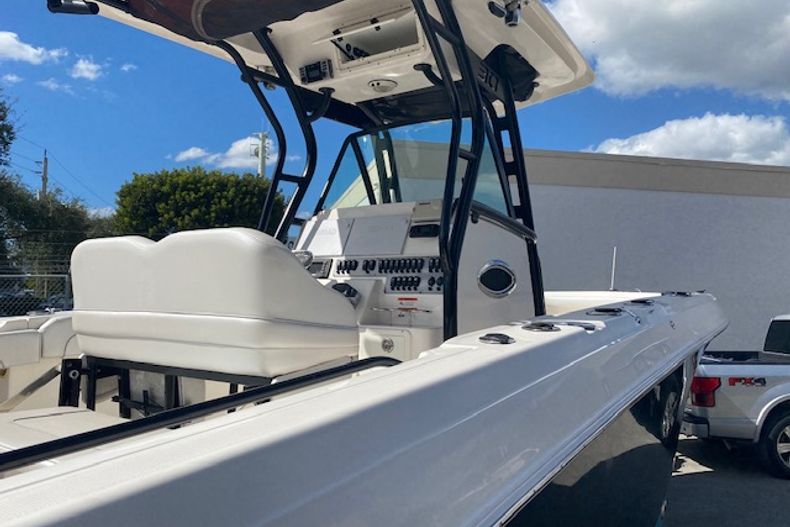 Thumbnail 5 for Used 2015 Wellcraft 30 Tournament boat for sale in Aventura, FL