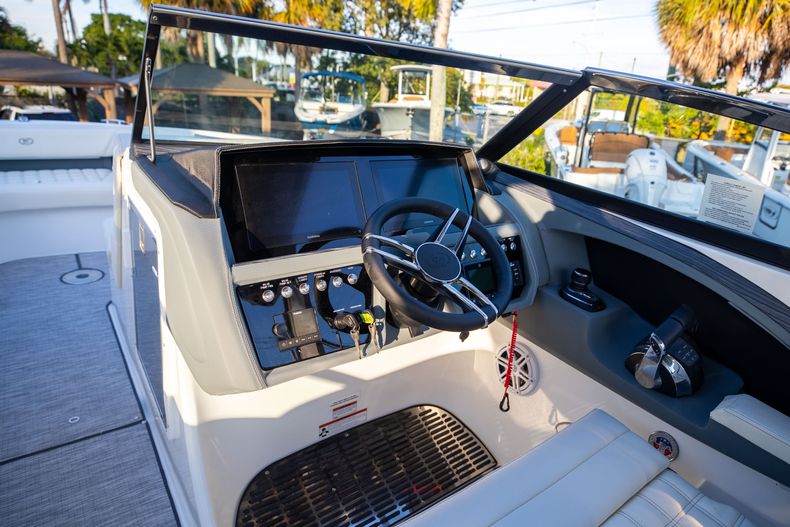 Thumbnail 18 for New 2022 Cobalt 30SC boat for sale in West Palm Beach, FL