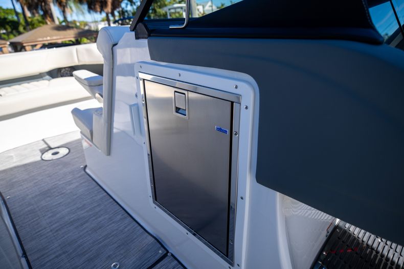 Thumbnail 28 for New 2022 Cobalt 30SC boat for sale in West Palm Beach, FL