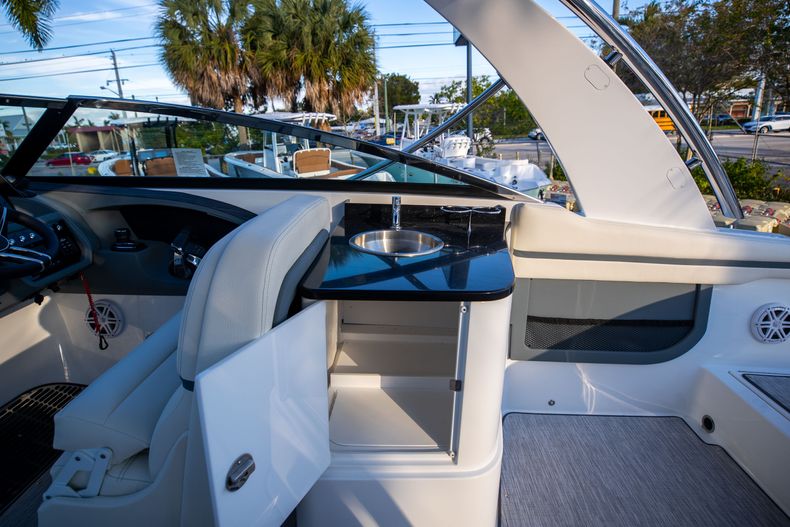 Thumbnail 16 for New 2022 Cobalt 30SC boat for sale in West Palm Beach, FL