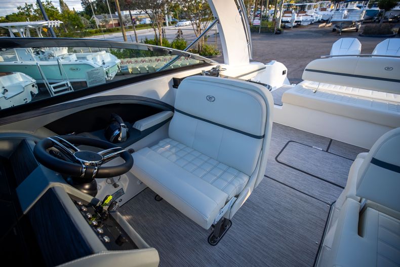 Thumbnail 24 for New 2022 Cobalt 30SC boat for sale in West Palm Beach, FL