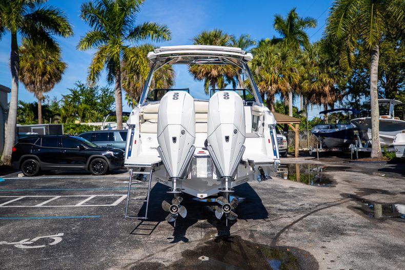 Thumbnail 6 for New 2022 Cobalt 30SC boat for sale in West Palm Beach, FL
