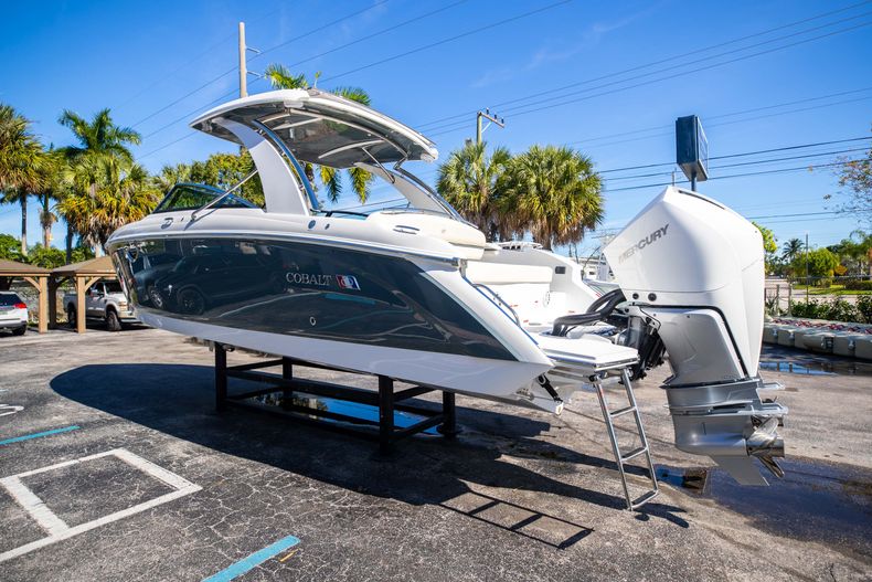 Thumbnail 5 for New 2022 Cobalt 30SC boat for sale in West Palm Beach, FL