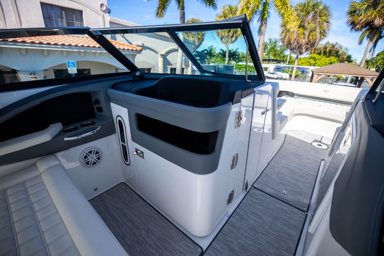 Thumbnail 21 for New 2022 Cobalt 30SC boat for sale in West Palm Beach, FL