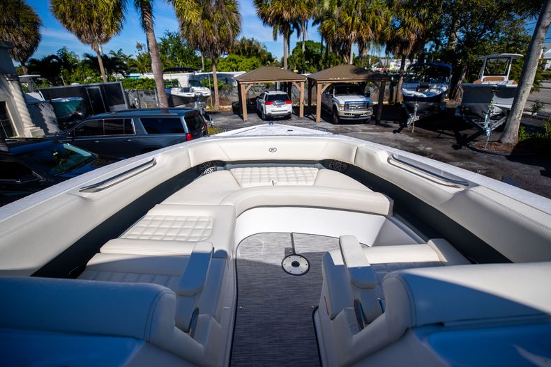 Thumbnail 29 for New 2022 Cobalt 30SC boat for sale in West Palm Beach, FL