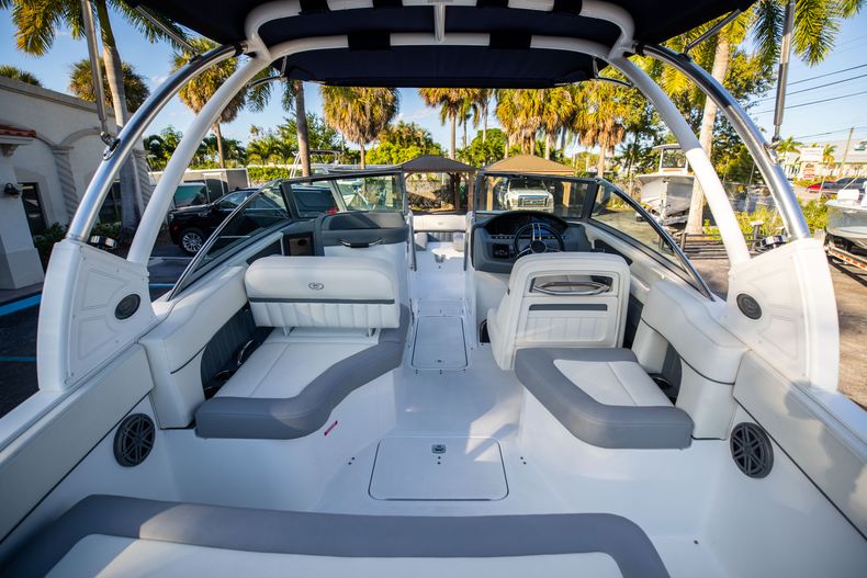 Thumbnail 15 for Used 2019 Cobalt 23SC boat for sale in West Palm Beach, FL
